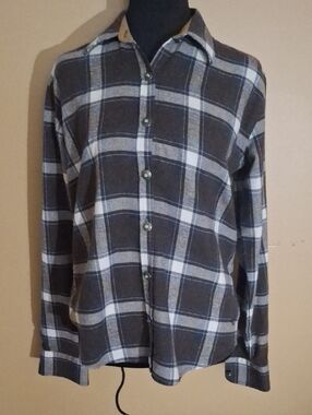 Madison Creek Woman Flannel Button Down W details